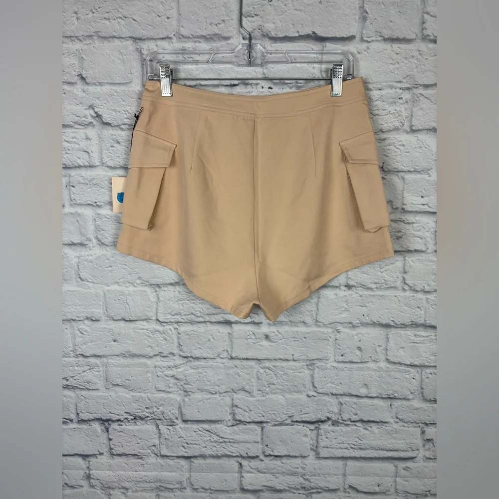 NWT Superdown X REVOLVE Melody Short Cargo Pocket Beige Tan Cream Size Medium - Picture 8 of 8